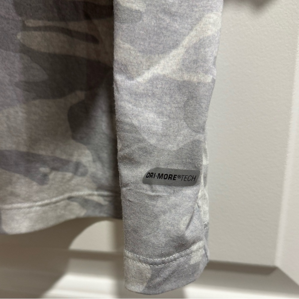 cropped camo workout tee - Picture 3 of 4
